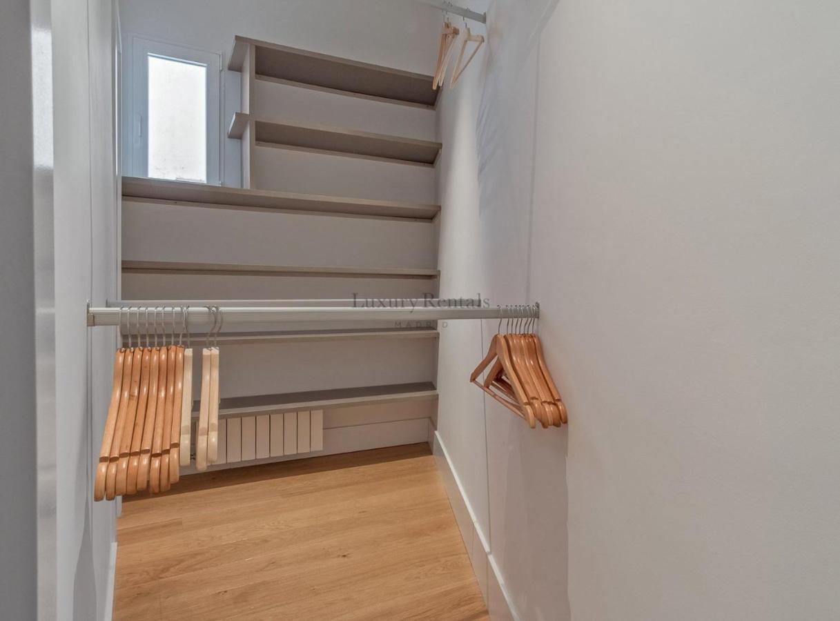 Bailen Palacio Real Apartment มาดริด ภายนอก รูปภาพ
